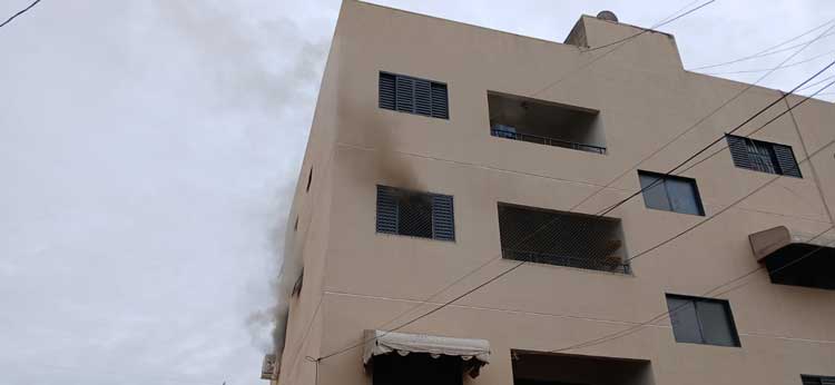 Incêndio em apartamento mobiliza equipes de emergência em Uberaba